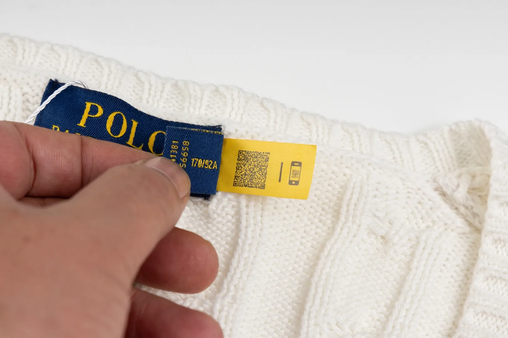 P210 #R90 RALPH LAUREN Thirteen colors of Ralph Lauren classic small label embroidery V-neck pullover cable cardigan sweater women's top, high-density LOGO embroidery on the chest, original customization of tag accessories. Made of pure cotton yarn, pure cotton is skin-friendly and comfortable, small label war horse embroidered twist button V-neck sweater🐎High quality, follow the blogger to learn how to wear it! Let’s buy a Ralph Lauren cable sweater. It’s a super hard-to-find series after it became popular. It’s hard to find one on the official website. It’s simple and practical to wear, with a lazy and loose feel. The thickened fabric has more texture, feels soft and delicate, and has a loose fit. Whether worn alone or layered, you can wear different styles of fashion with just one piece!   Size： Sleeve length: 60/61/62/63